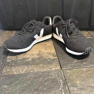 Veja sneakers sz 8 black cloth material worn a few times